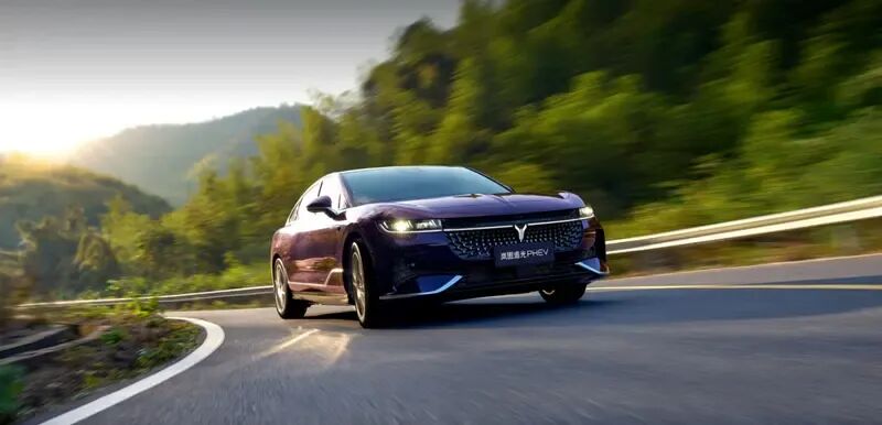 手握25万！该选哪款轿车？！岚图追光还是汉 L？！